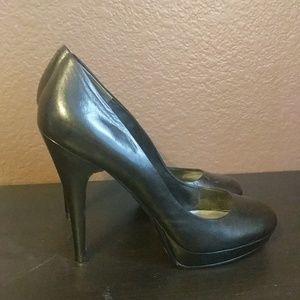Never worn Black Nine West Heals size 9 1/2